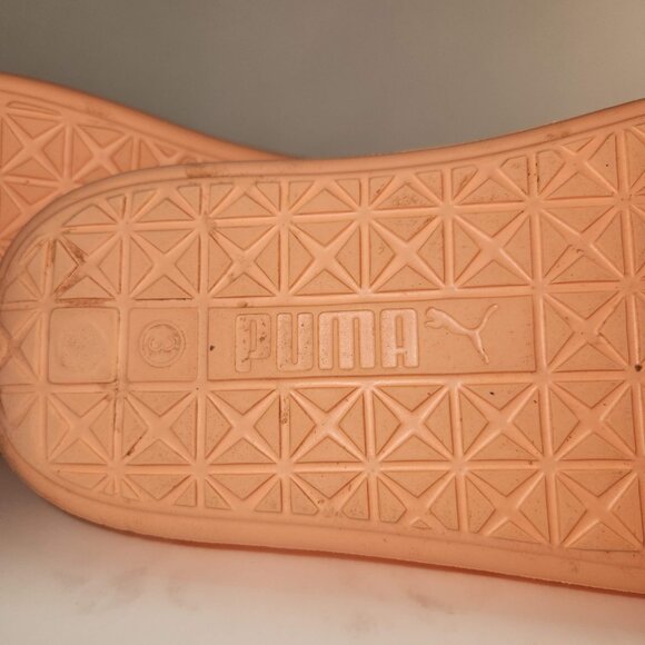 Puma Shibusa, soft peach, slip-on slides, 1"Sz 3, fits 6-7 pre-owned - Picture 6 of 7